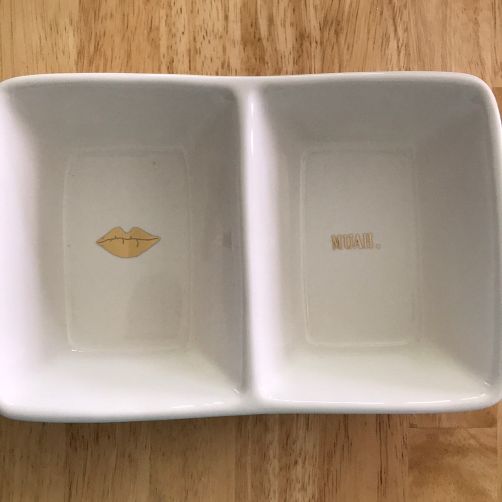 Rae Dunn Muah. Tray NWOT